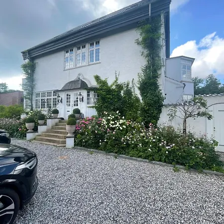 Vila Stor Palaevilla Ved Skov