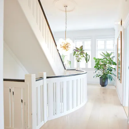 Stor Palaevilla Ved Skov