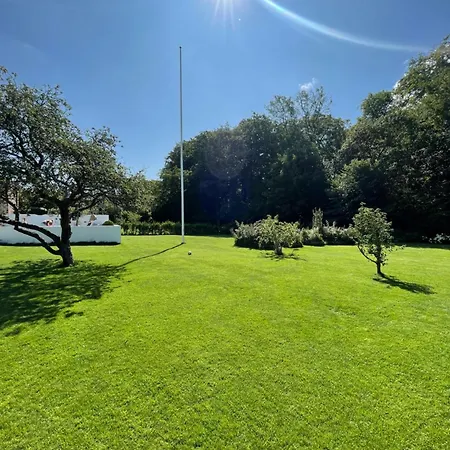 Stor Palaevilla Ved Skov