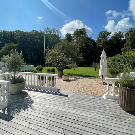 Stor Palaevilla Ved Skov Vila Risskov