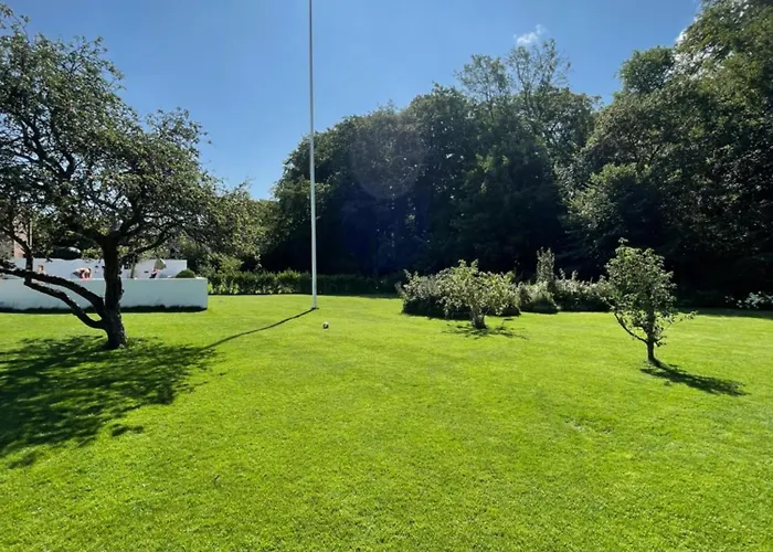 Stor Palaevilla Ved Skov